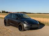 Tesla Model Y Long Range AWD | EAP | 2 Radsätze - graue Tesla Model Y