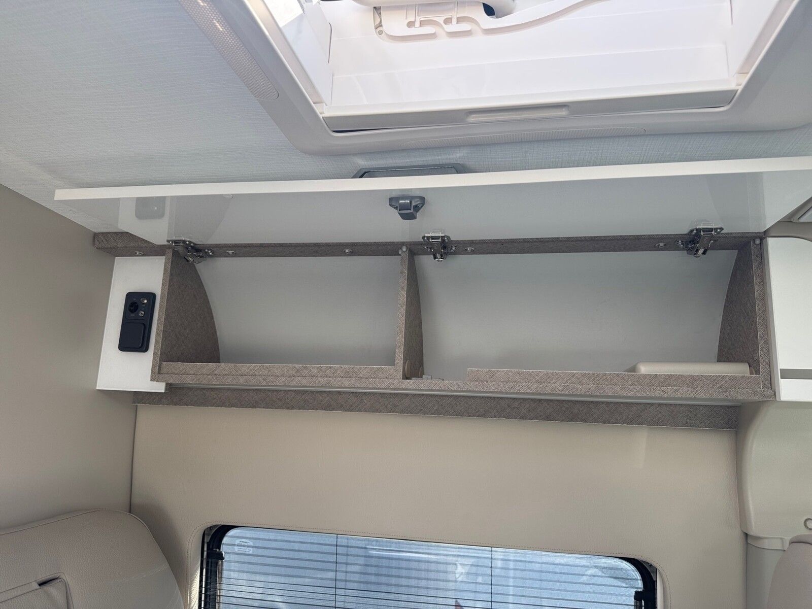 Fahrzeugabbildung Karmann Davis Lifestyle DA 591 LS Markise Combi D6E