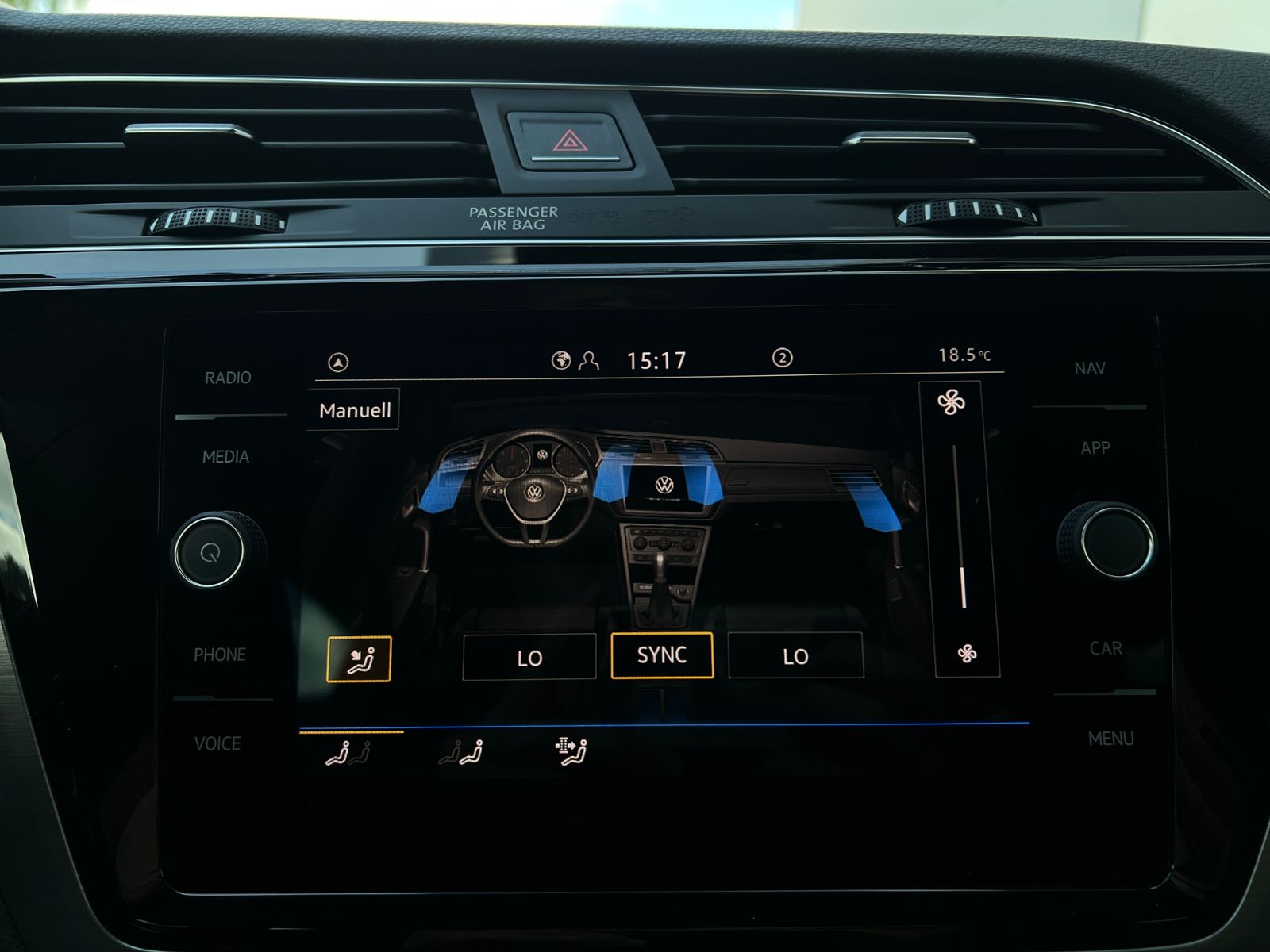 Fahrzeugabbildung Volkswagen Touran Comfortline 1.5 TSI DSG *LED, AHK, 7-Sitz