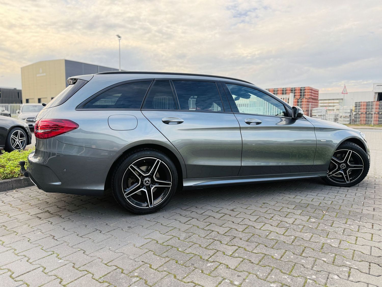 Fahrzeugabbildung Mercedes-Benz C 220 T d AMG NIGHT Edition - AHK schw., Distron