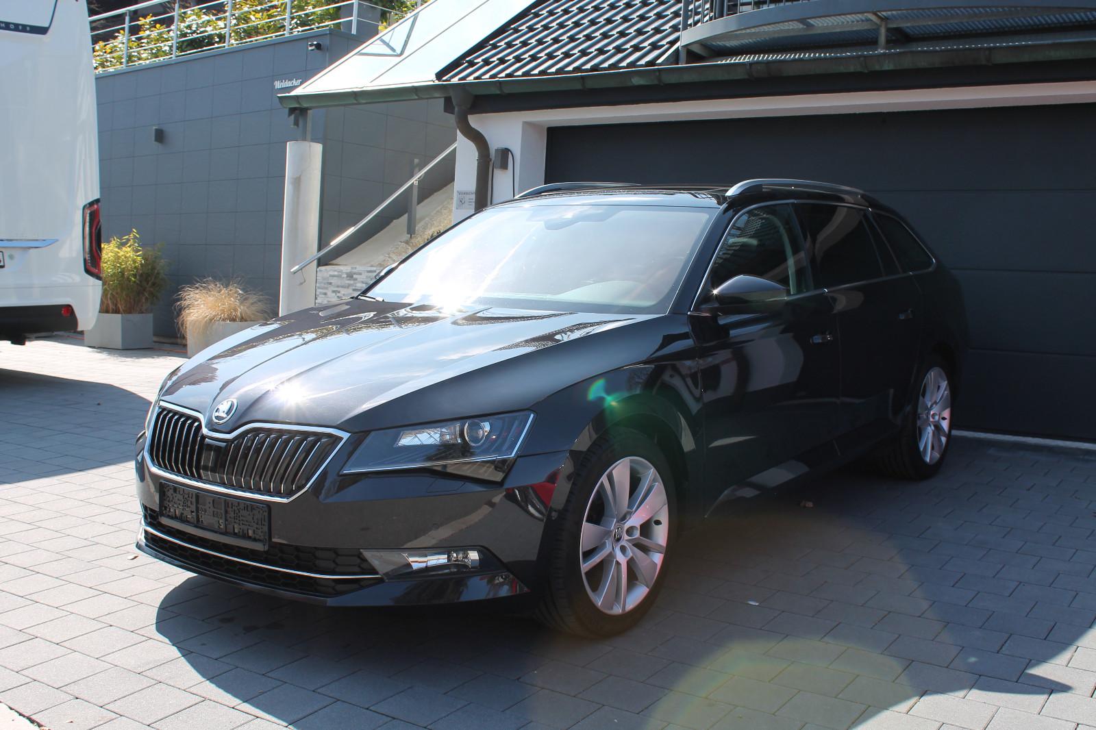 Skoda Superb Combi III Style Leder  DAB NAV AHK