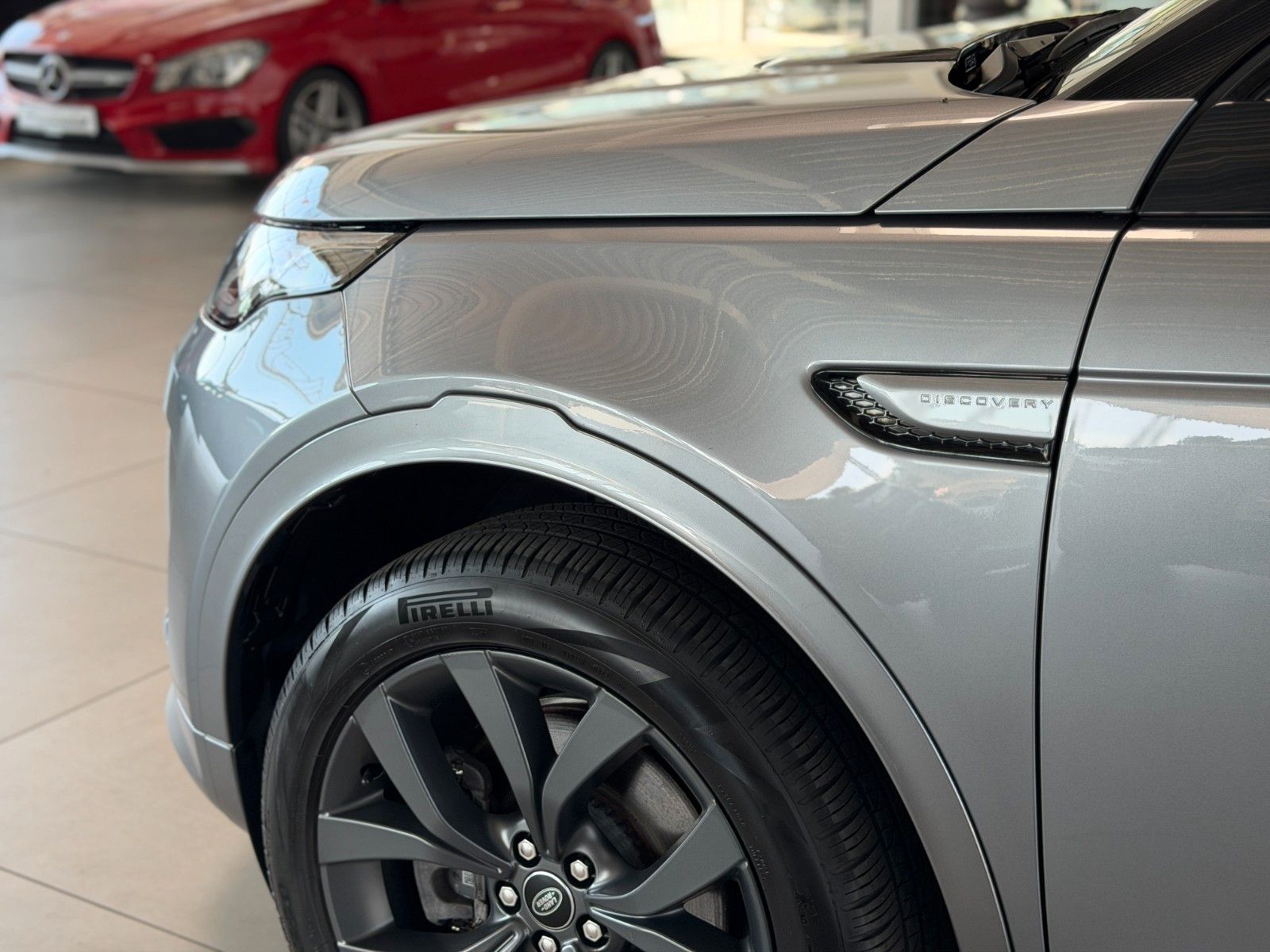 Fahrzeugabbildung Land Rover Discovery Sport 2.0 D 165 R-Dynamic SE AWD