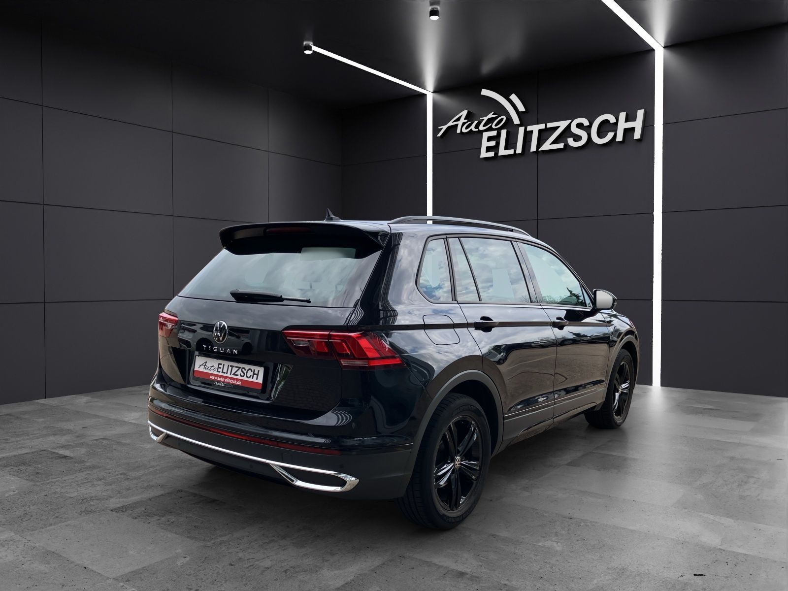 Fahrzeugabbildung Volkswagen Tiguan TDI Urban Sport DSG LED Navi ACC AHK PDC