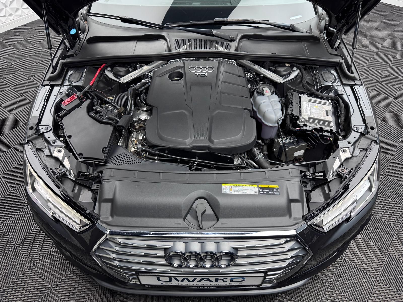 Fahrzeugabbildung Audi 40 TDI S-LINE MATRIX/ACC/KEYL/PANO/VIRTUAL/R-CAM