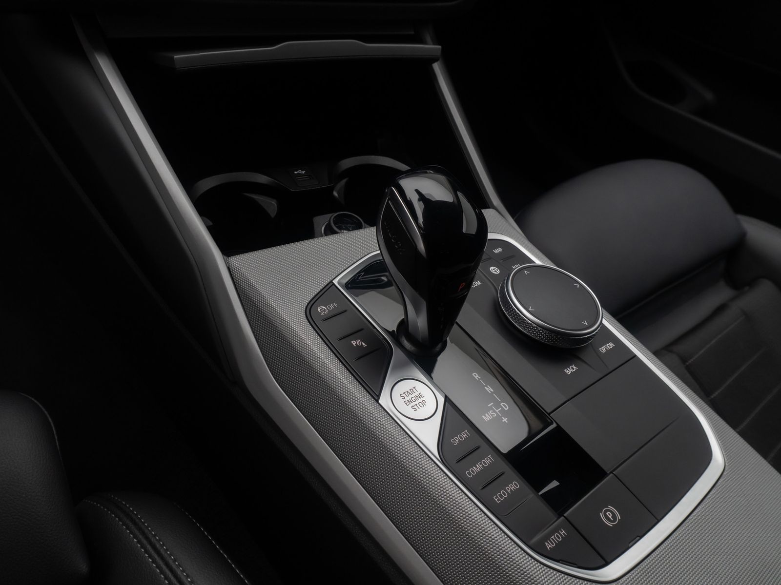 Fahrzeugabbildung BMW 318d DAB CockPitPro Fernlichtassist PDC Sport