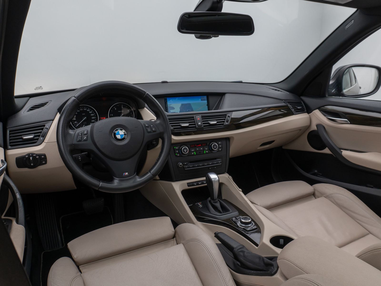 Fahrzeugabbildung BMW X1 xD23d xLine Panorama HiFi PDC Xenon Komfort