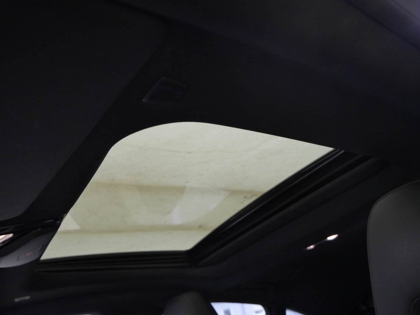 Fahrzeugeinzelansicht 17 Fahrzeugabbildung BMW i4 M50 |Glasdach |Harman Kardon |M Sportsitze