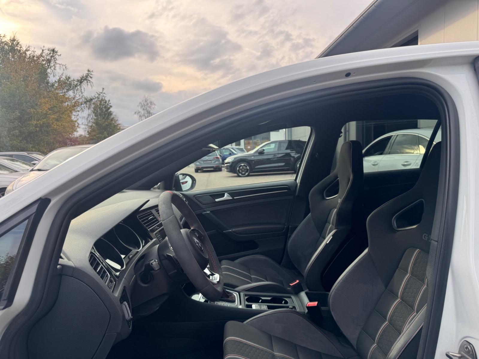 Volkswagen Golf VII 7 GTI Clubsport Recaro Schalensitze,ACC