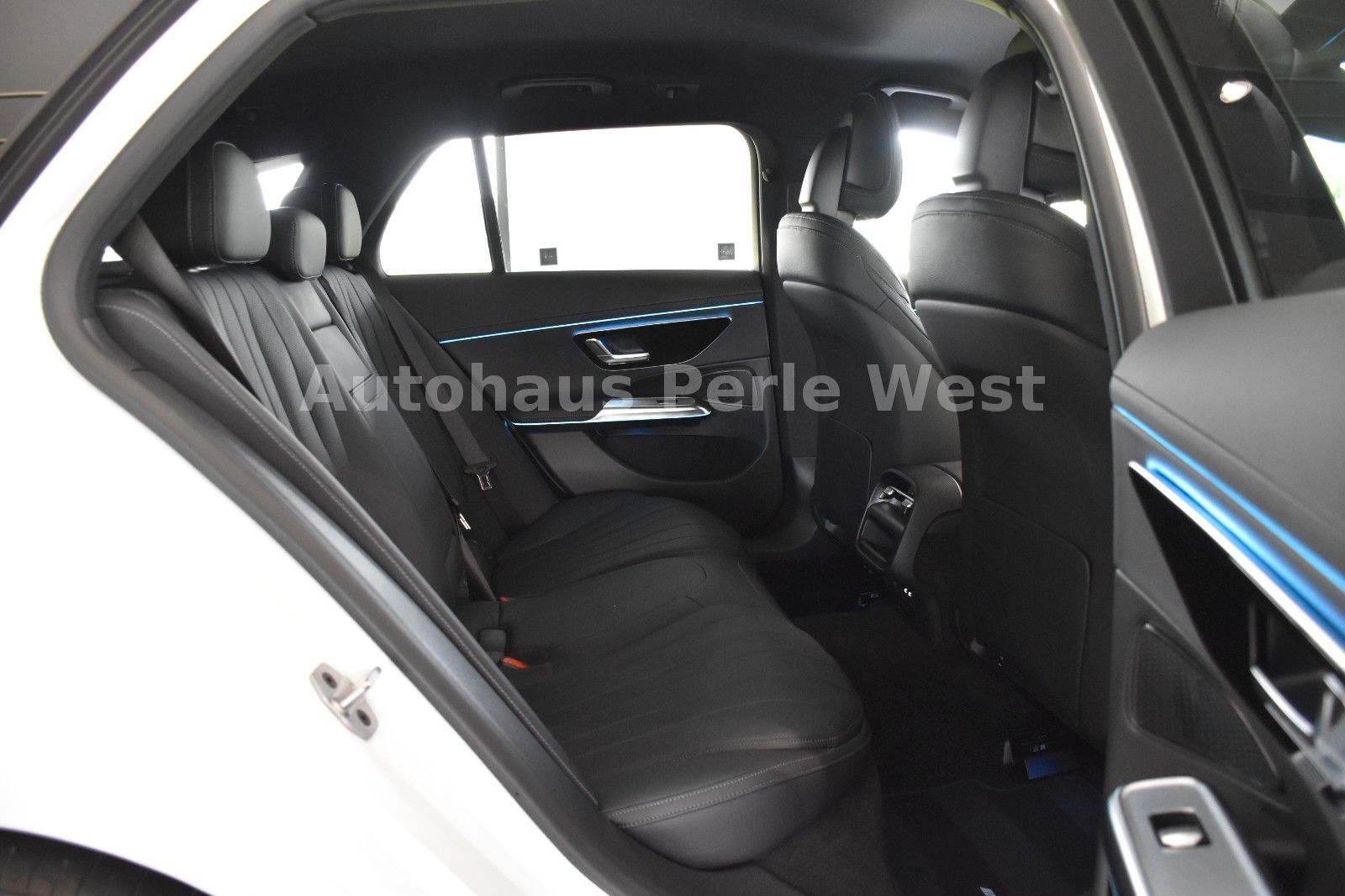 Mercedes-Benz E 300 de 4Matic T AMG Line Advanced Plus"AHK"LED foto 21