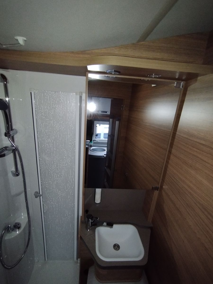 Fahrzeugabbildung Weinsberg CaraCompact Suite MB EDITION PEPPER 640 MEG 24er