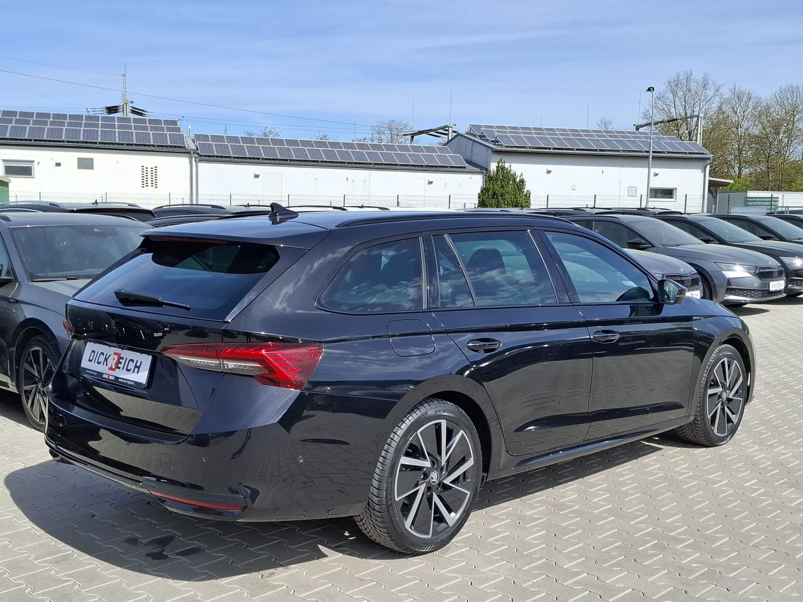 Fahrzeugabbildung SKODA Octavia 2.0 DSG Sportline MATRIX*AHK*CANTON*5J.G