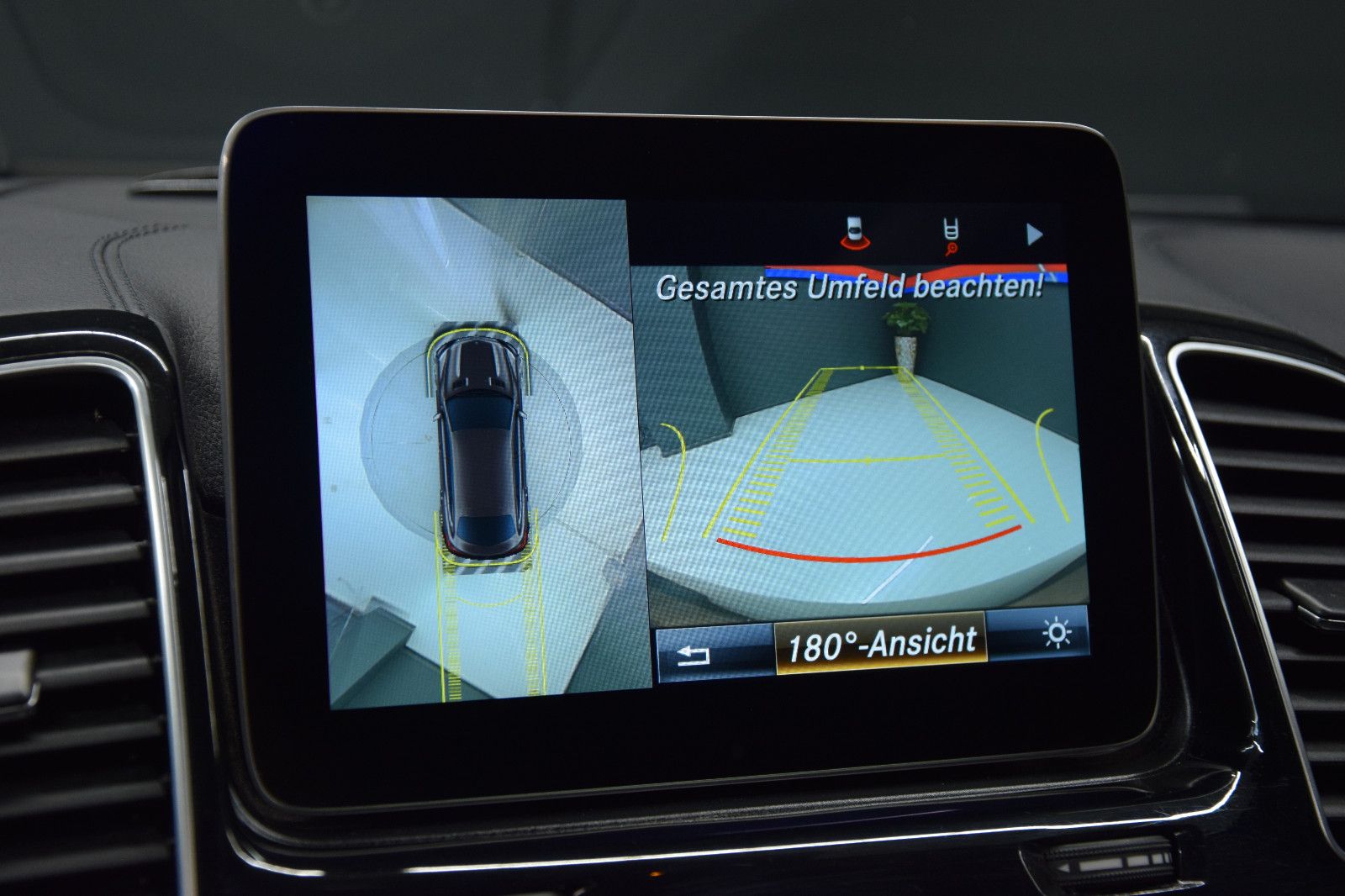 Fahrzeugabbildung Mercedes-Benz GLE 350d Coupé 4Matic AMG Line Pano HuD h/k Dist