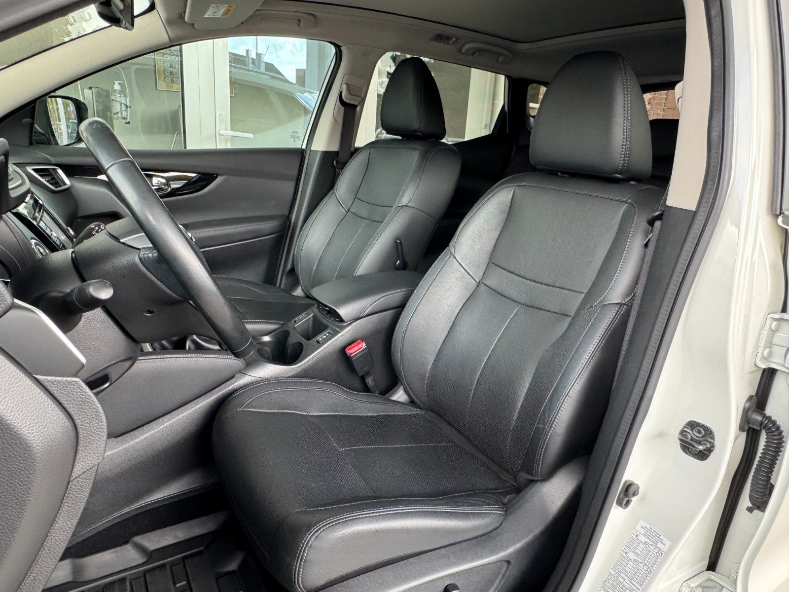 Fahrzeugabbildung Nissan Qashqai N-Connecta Panorama/Leder/360 Kamera