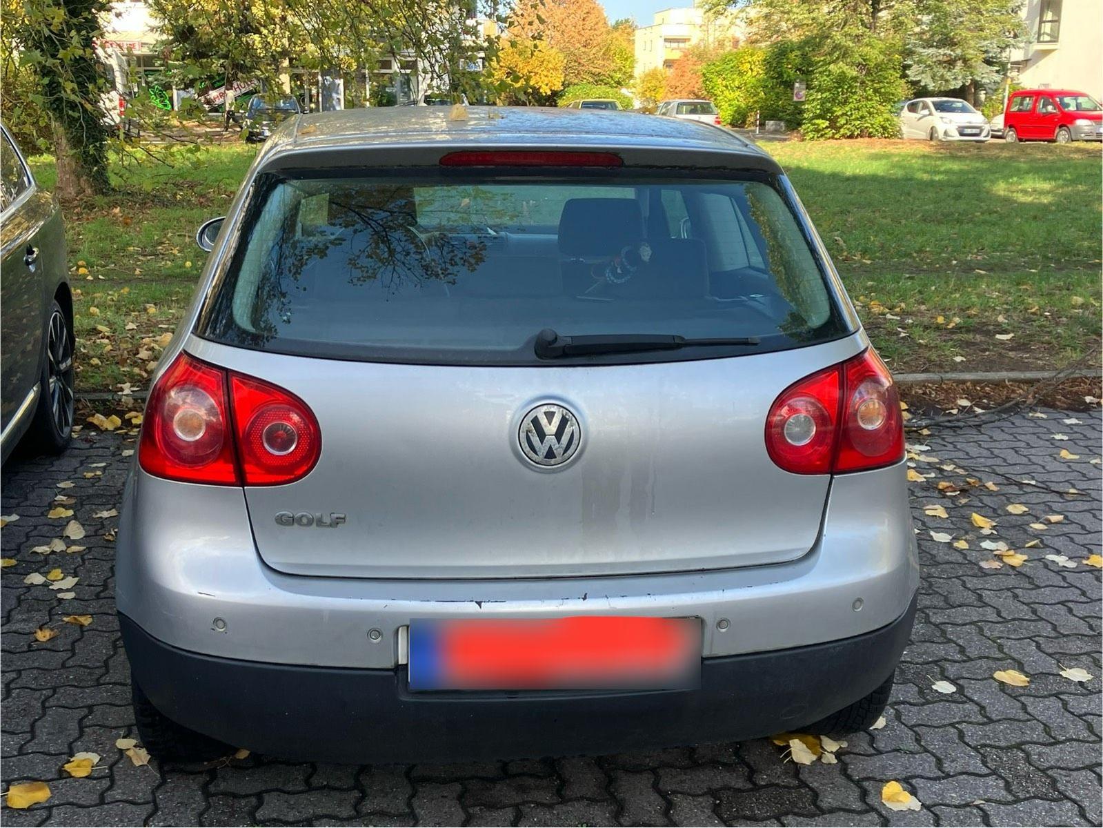 Volkswagen Golf 2005 — rear view