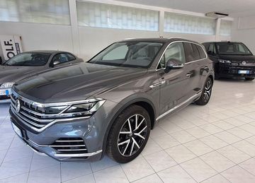 Volkswagen Touareg - 1