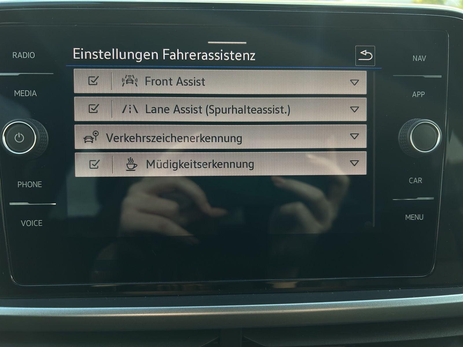 Fahrzeugabbildung Volkswagen T-Roc TSI Life LED Navi AID APP SH LM