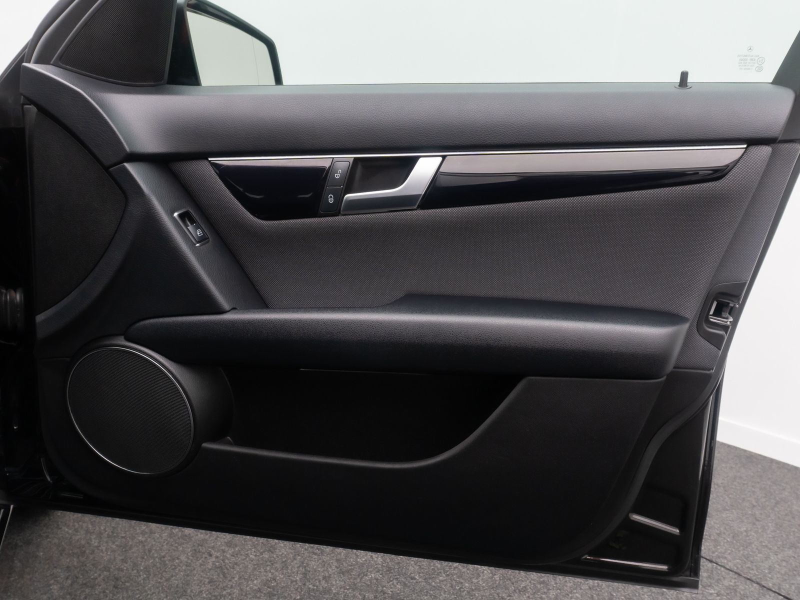 Fahrzeugabbildung Mercedes-Benz C 180 BlueEfficiency AHK Navi HiFi PDC KlimaAut