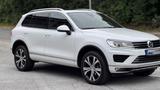 Volkswagen Touareg Exclusive BMT LUFT AHK STHZ PANO D - Volkswagen Touareg: Weiß