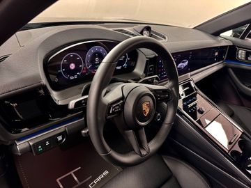 Porsche Panamera - 4