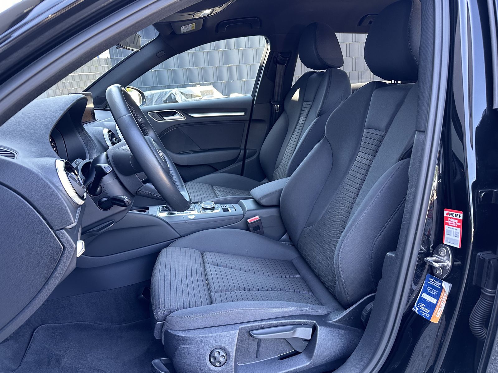 Fahrzeugabbildung Audi A3 SpB 35 TFSI S-Line Black NAV+LED+AHK+DIGDISPL