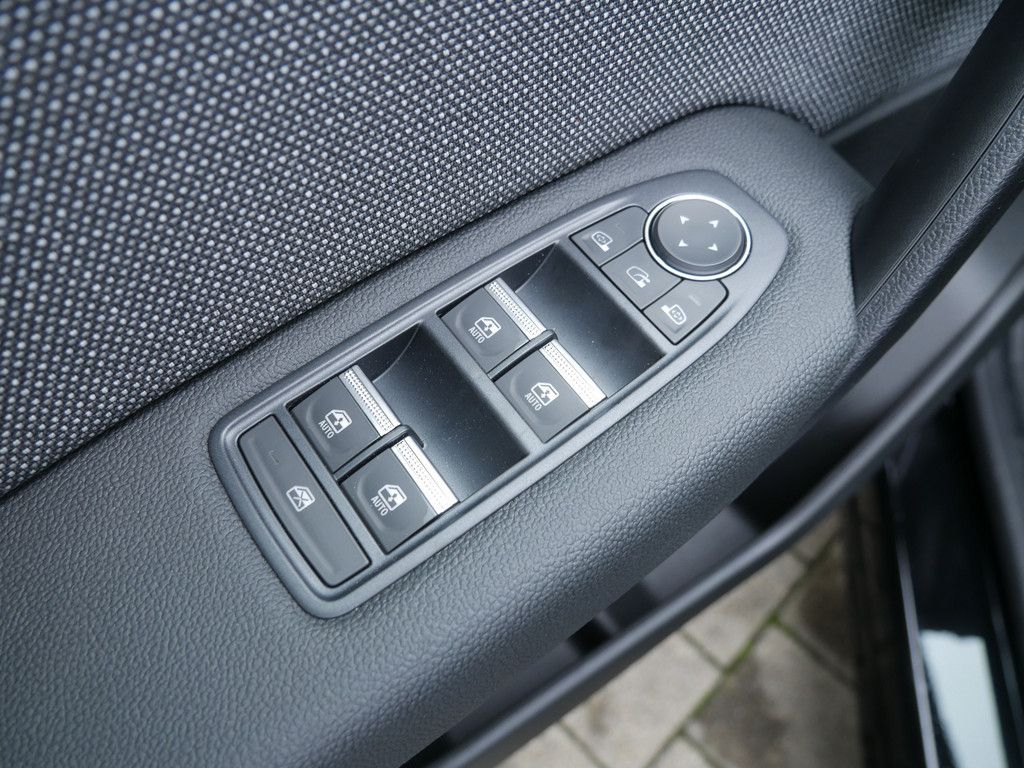 Fahrzeugabbildung Renault Captur Techno Full Hybrid E-Tech 160