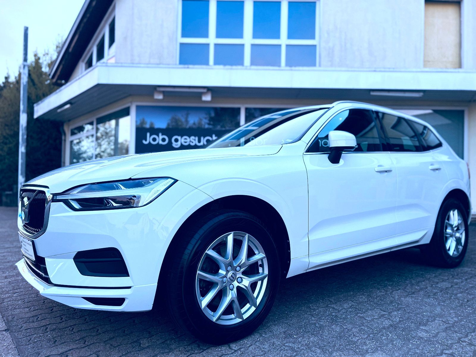 Volvo XC60 AWD 2,0 Ltr. Aut. Navi LED Leder Kamera AHK foto 3