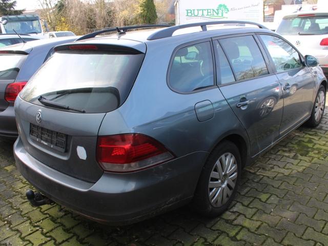 Volkswagen Golf 2011 — салон
