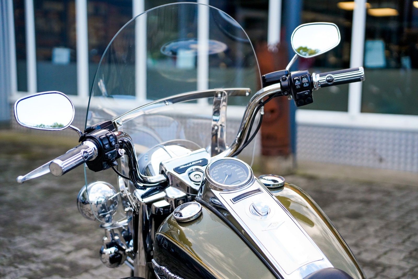 Fahrzeugabbildung Harley-Davidson FLHR Road King 107 cui - Penzl - Beinschilde