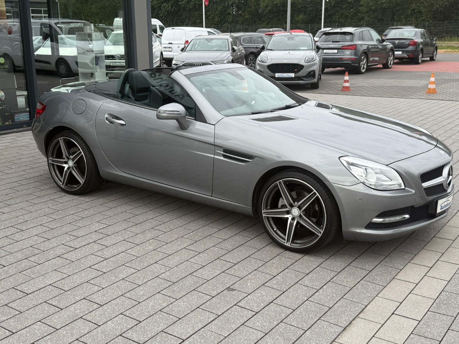 Fahrzeugabbildung Mercedes-Benz SLK 200 Roadster NAVI KLIMA LEDER AIRSHAFT PDC