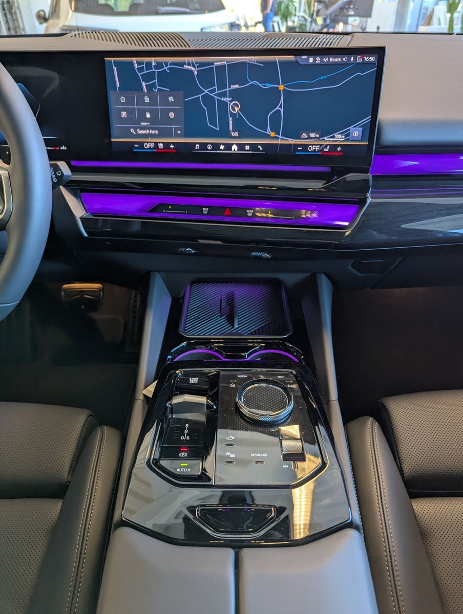Fahrzeugabbildung BMW 540  d xD M-Sport PRO Pano Innov. Travel AHK 20"