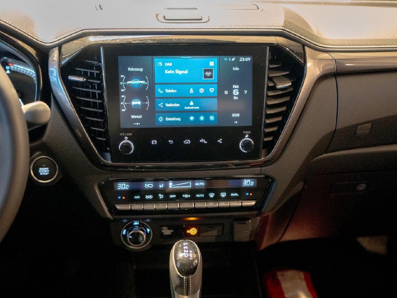 Fahrzeugabbildung Isuzu D-Max Double Cab 4WD V-CROSS - Neues Modell MJ24