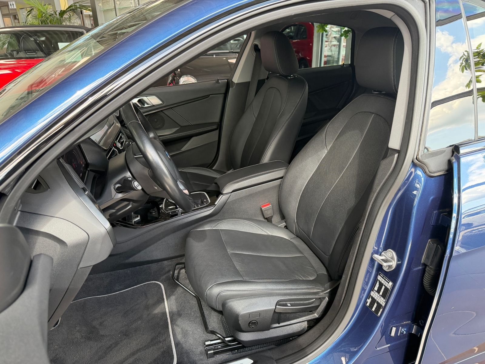 Fahrzeugabbildung BMW 218i Gran Coupe Luxury Line Shadow LED NAV SHZ