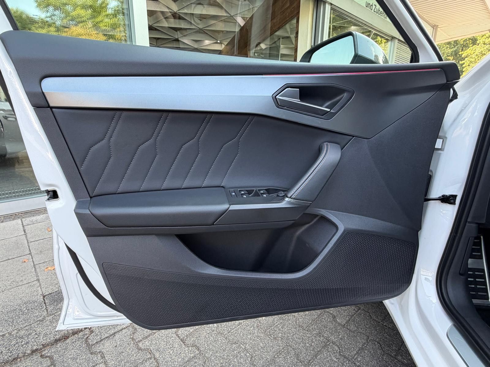 Fahrzeugabbildung CUPRA Leon VZ 2.0 TSI 4Drive >VIRTU+LED+NAVI+ACC+PDC+