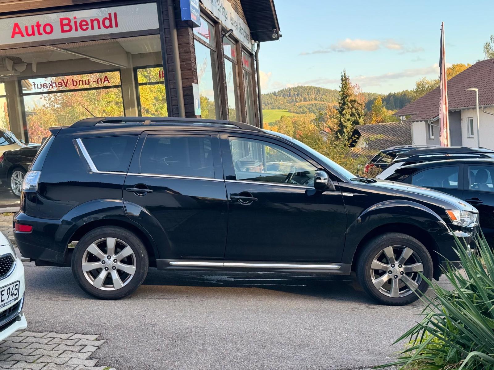 MITSUBISHI OUTLANDER 2.2 DI-D 156ch 4X4 35 JAHRE BVA - ATTELAGE - SIÈGES CHAUFFANTS - BI-XÉNON - CAMÉRA DE RECUL