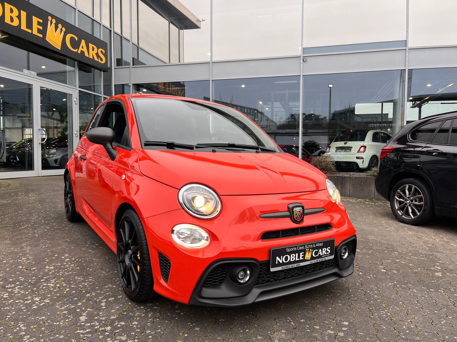 Fahrzeugabbildung Abarth 695 Autom. Beats Navi Carplay PDC