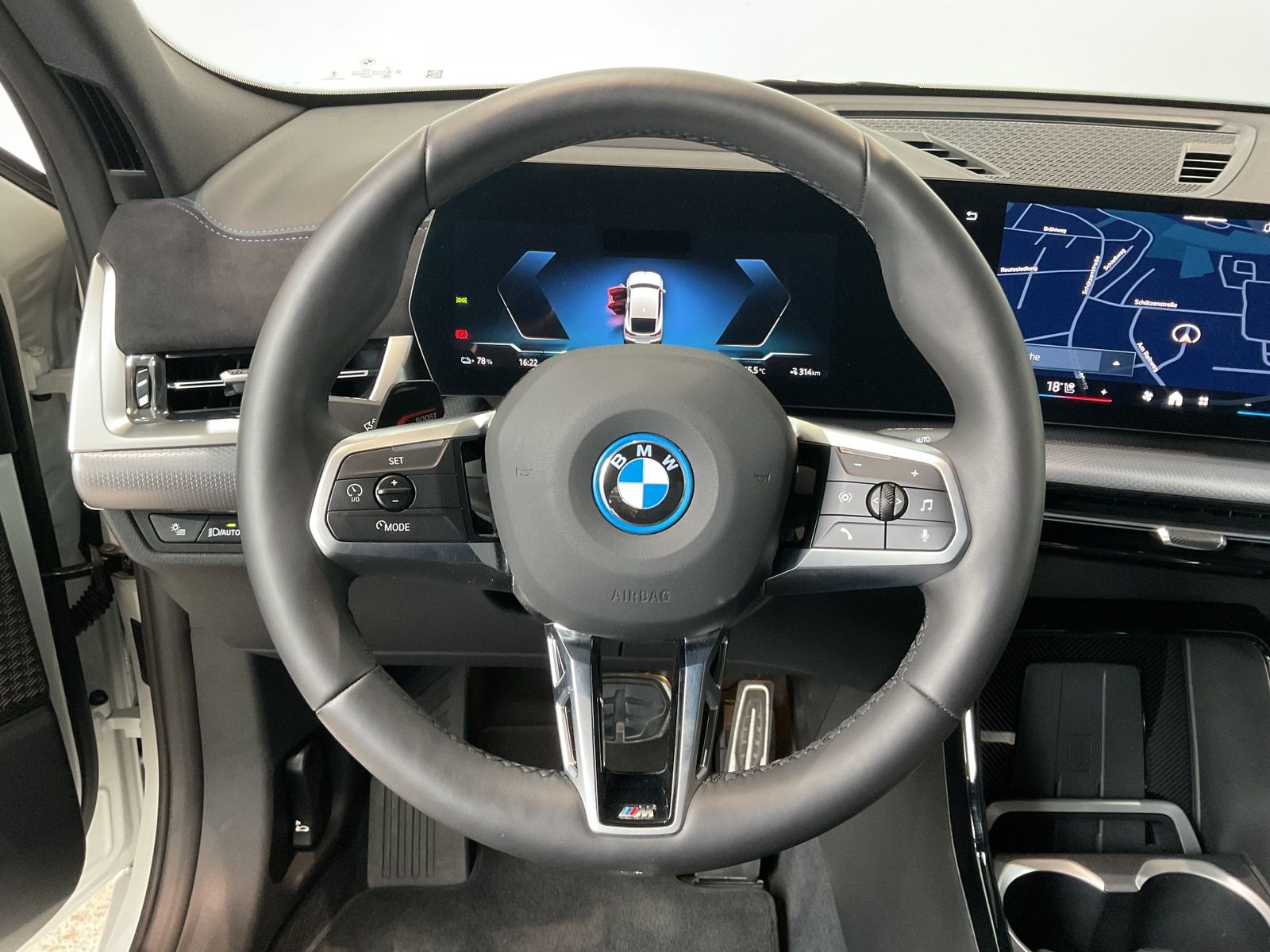 Fahrzeugabbildung BMW iX2 xDrive30 |M Sportpaket |Aktivsitz |19 M LMR
