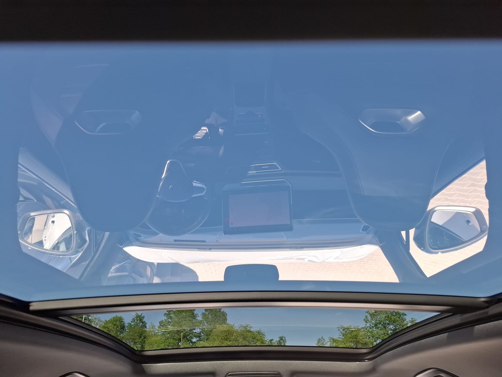 Fahrzeugabbildung Volkswagen Tiguan 2.0 TDI 4M R-Line BLACK*PAN*HK*AHK*MATRIX