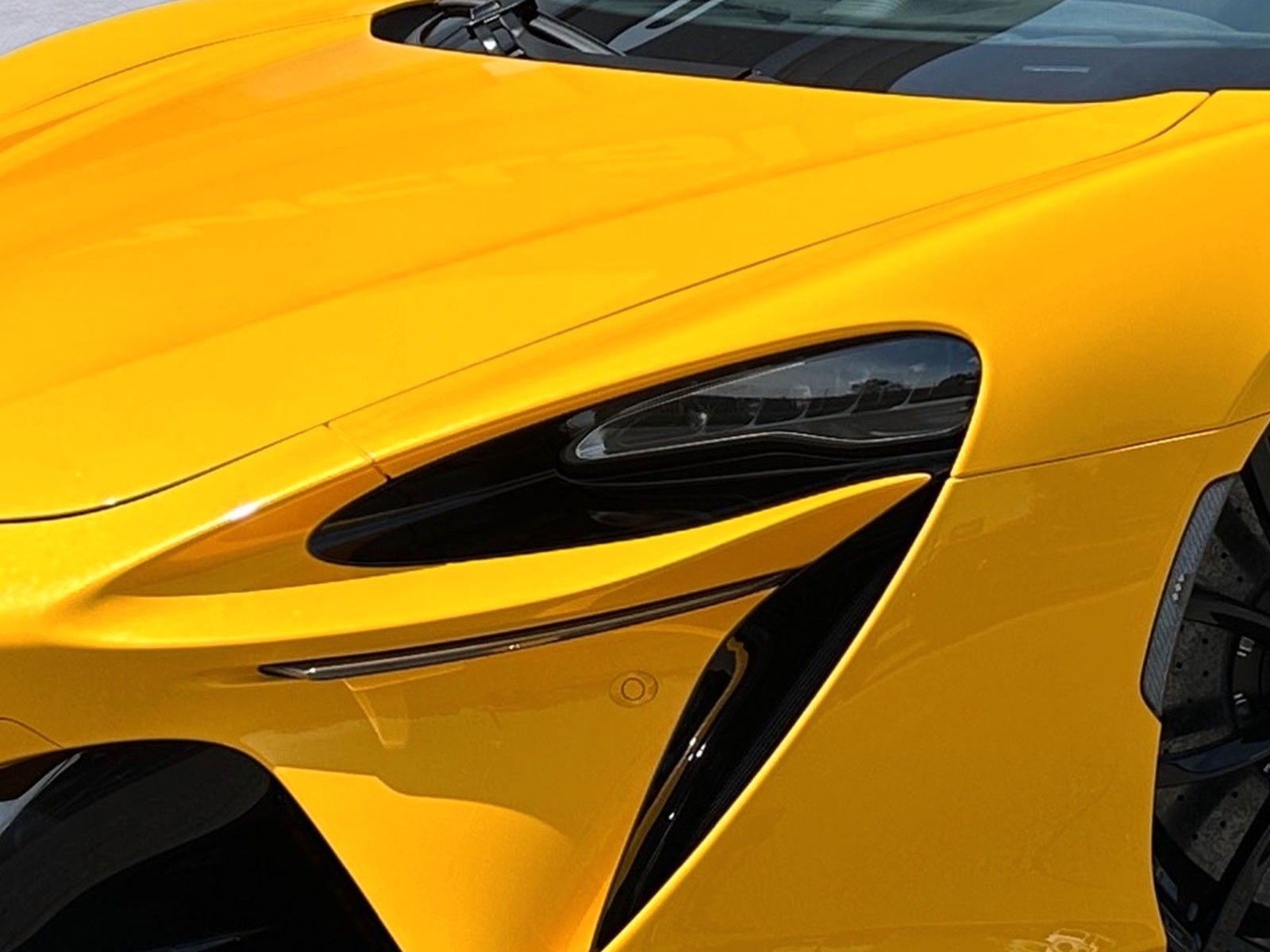McLaren Artura Spider / MSO Volcano Yellow / B&W / BLISS imagem 3