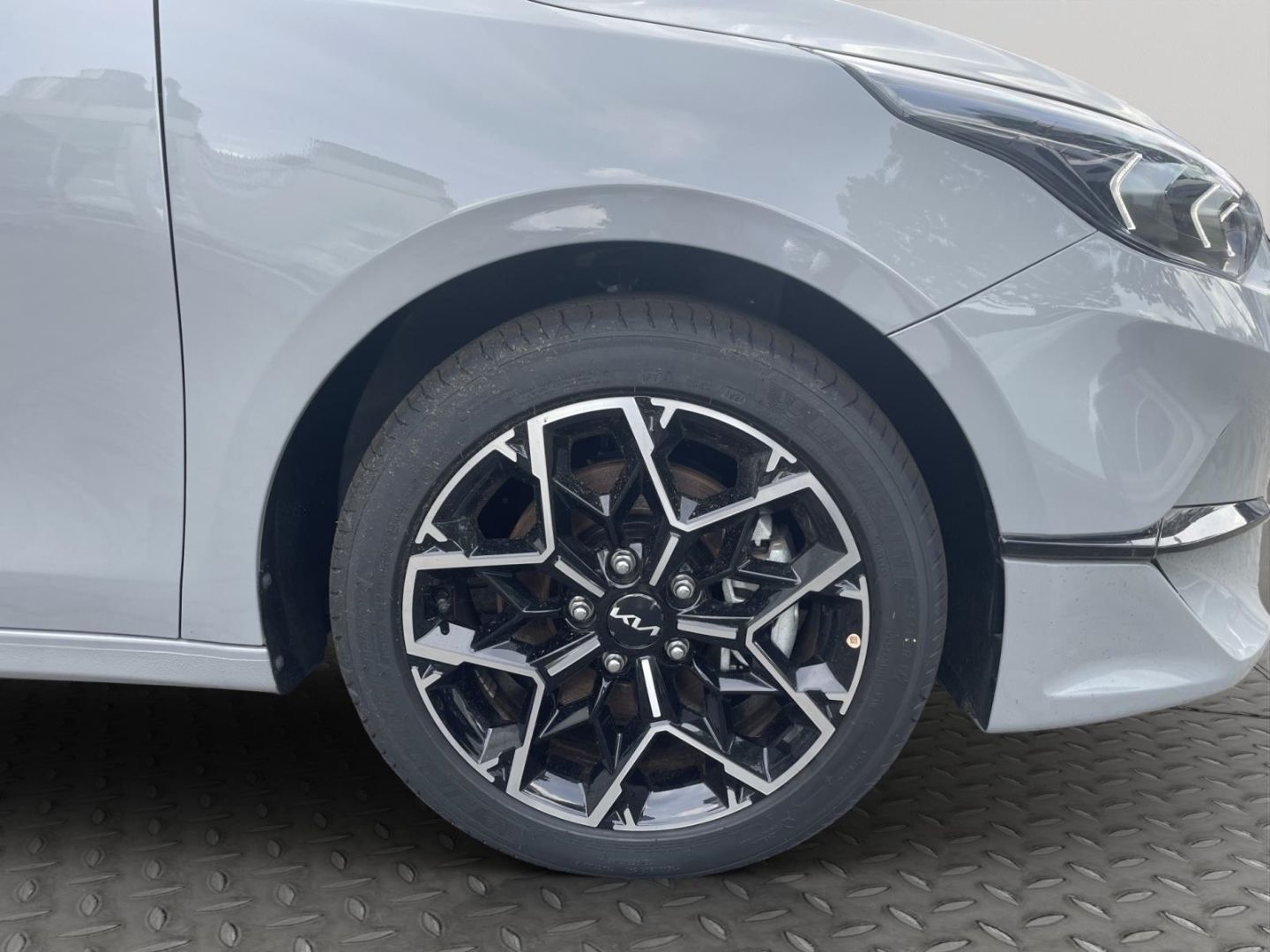 Fahrzeugabbildung Kia Ceed Nightline JBL Kamera Tempomat SpurhalteASS