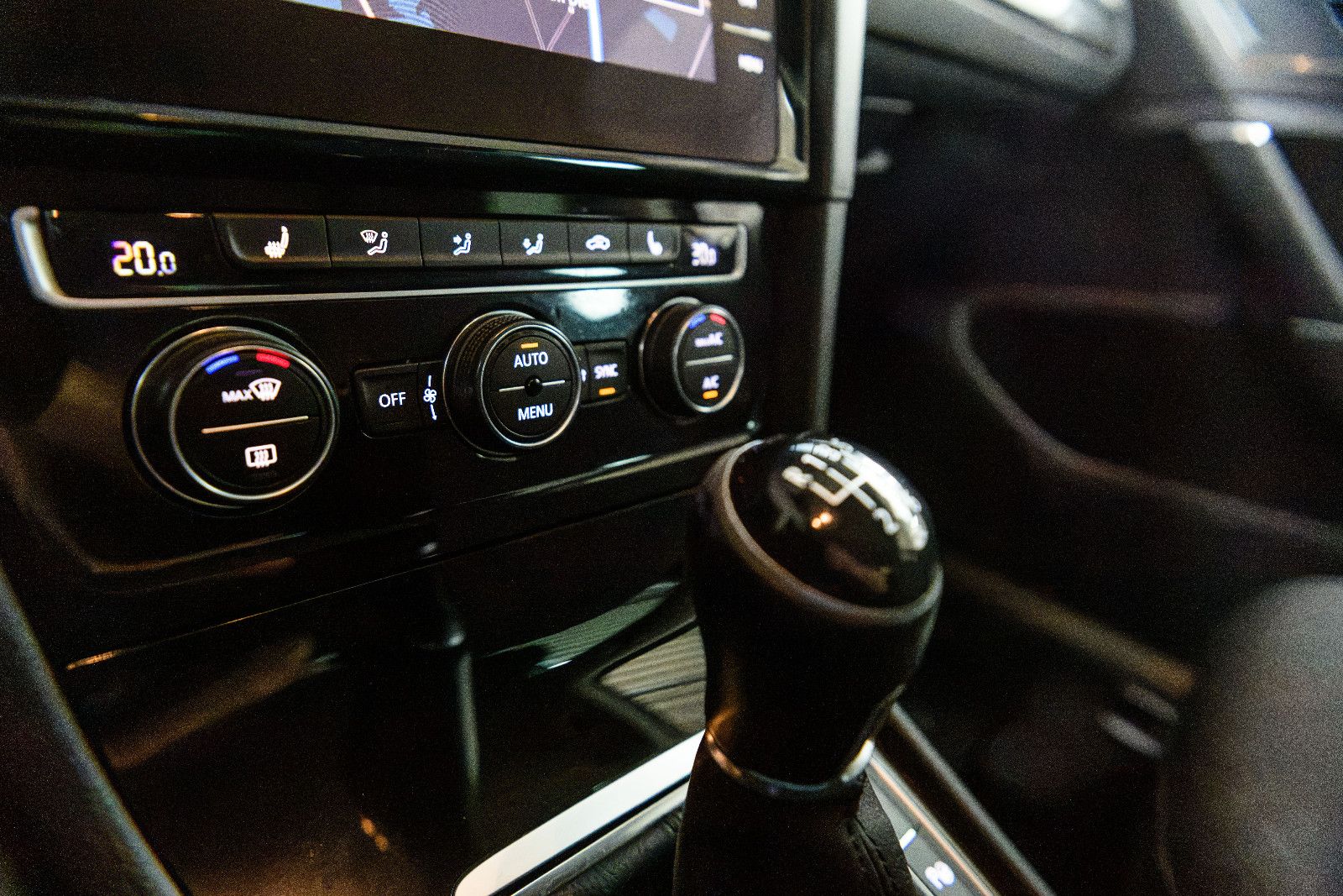 Fahrzeugabbildung Volkswagen Golf VII IQ.DRIVE +SHZ +ACC +NAVI