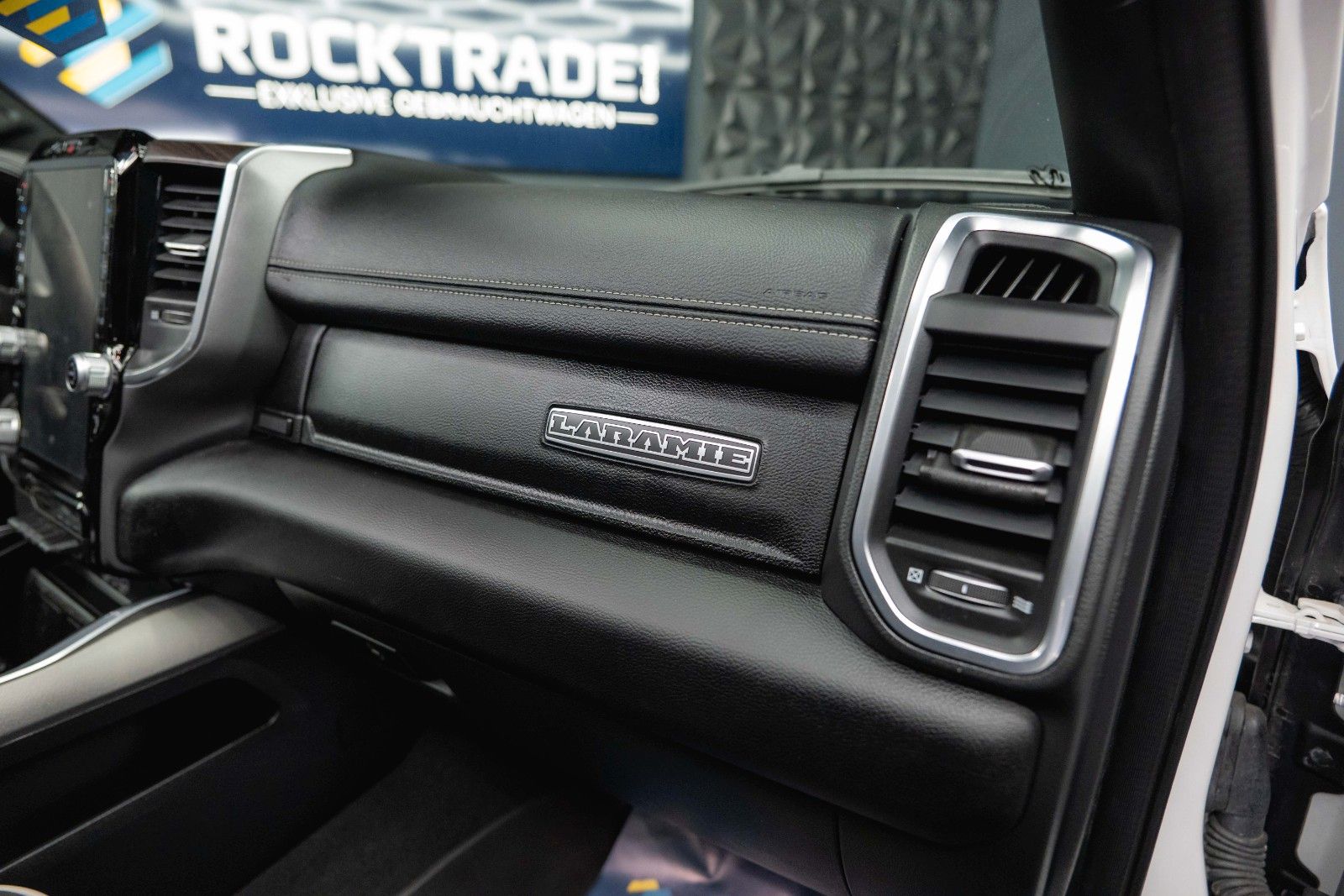 Fahrzeugabbildung Dodge RAM 3.0 MY 25 TWIN TURBO LARAMIE Night Pano ACC