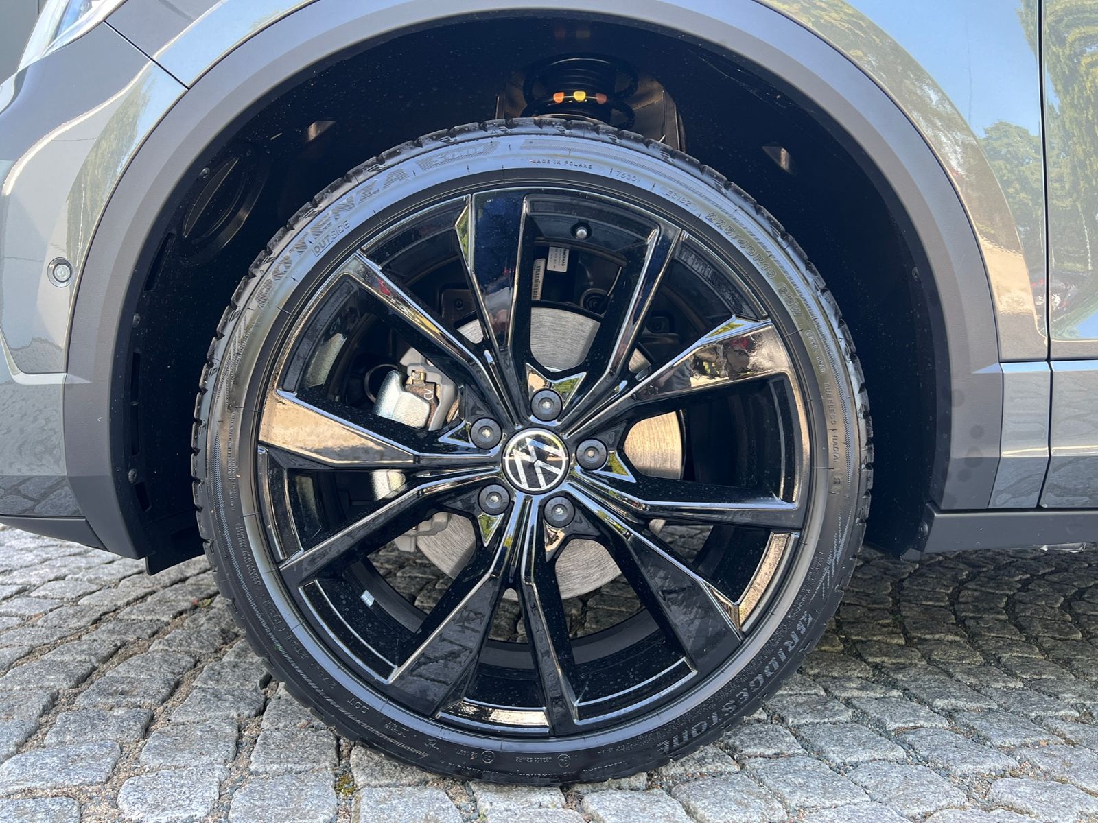 Fahrzeugabbildung Volkswagen T-Roc R-Line 1.5 TSI DSG *AHK, Pano, Black Style