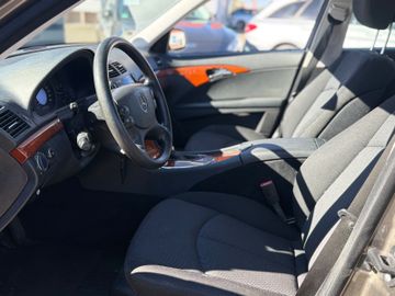 Mercedes E 220 - 12