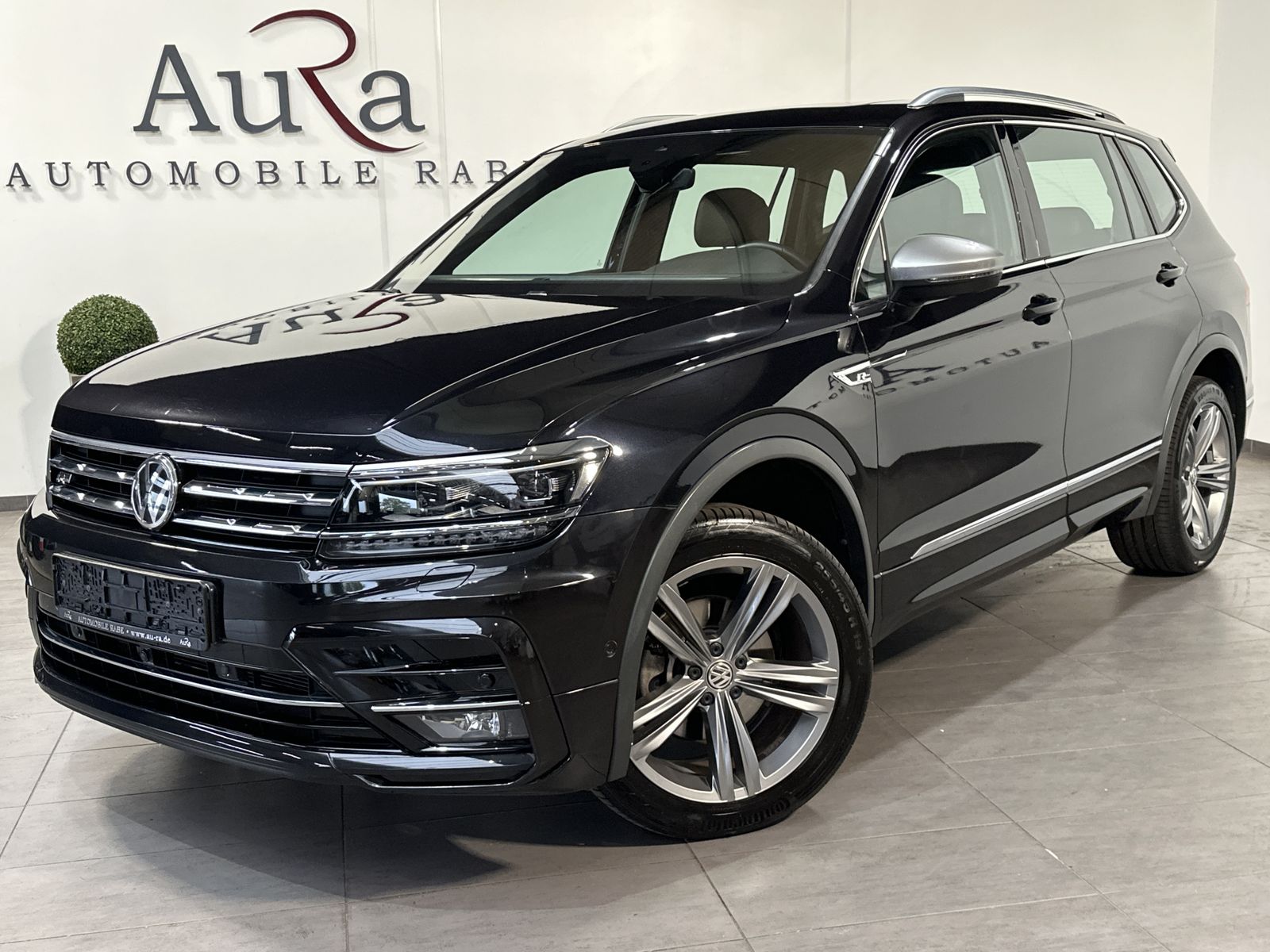 Fahrzeugabbildung Volkswagen Tiguan Allspace 2.0 TDI 4M R-Line NAV+LED+PANO