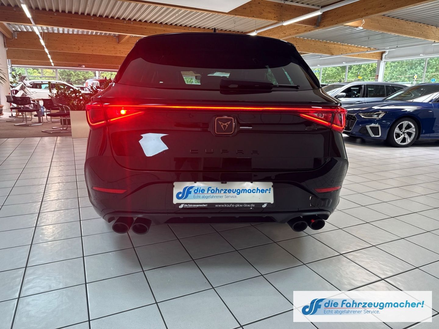 Fahrzeugabbildung SEAT Leon CUPRA Sportstourer VZ 4Drive 2.0 TSI LED Na