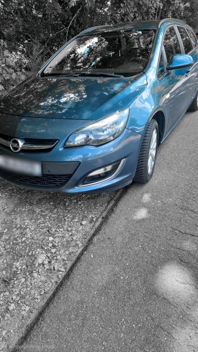 Opel Astra 2013 — photo 12