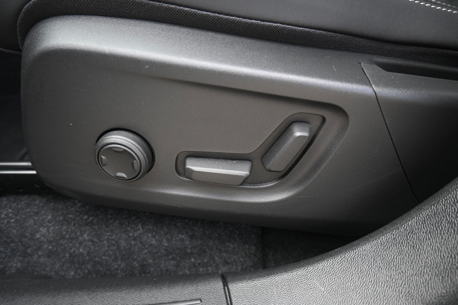 Fahrzeugabbildung Volvo EX40 Ultra Black Edt Single Motor Extended Range