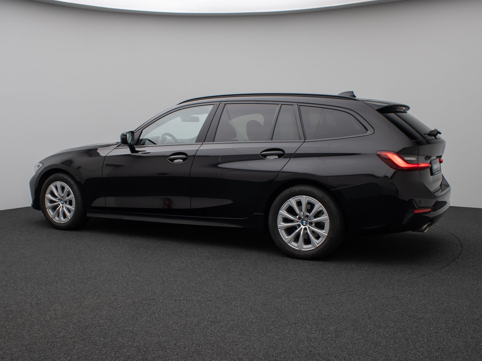 Fahrzeugabbildung BMW 320d Panorama HiFi PDC LED Geschwindigkeitsreg