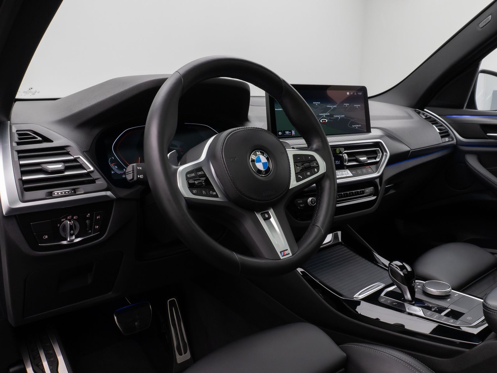 Fahrzeugabbildung BMW X3 xD20i M Sport Panorama 360°DAB HiFi Komfort