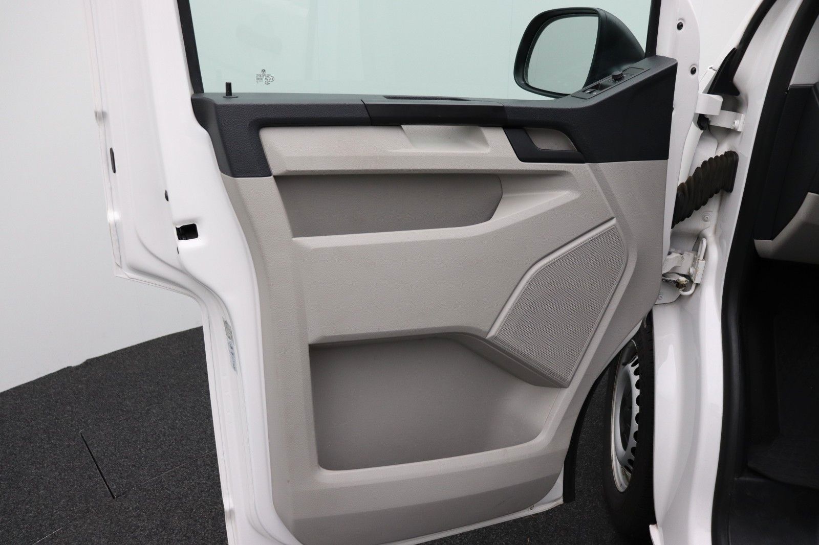 Fahrzeugabbildung Volkswagen T6 Caravelle 2.0 EcoProfi lang 2xSchiebetür